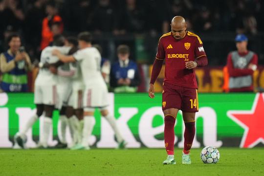 Donyell Malen schittert met twee goals, maar beleeft na krankzinnig Champions League-slot enorme deceptie