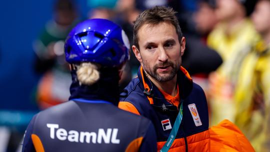 Succescoach Nederlandse shorttrackers experimenteert na gouden Olympische Spelen: 'Daar halen we nog niet alles uit'
