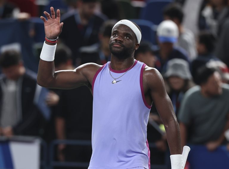 Torenhoge boete voor toptennisser Frances Tiafoe na flippen tegen umpire