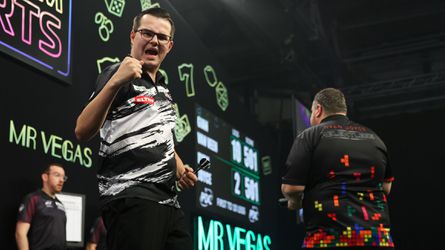 Slager Gian van Veen maakt ook gehakt van 'Michael van Gerwen-killer' en blijft favoriet op Grand Slam