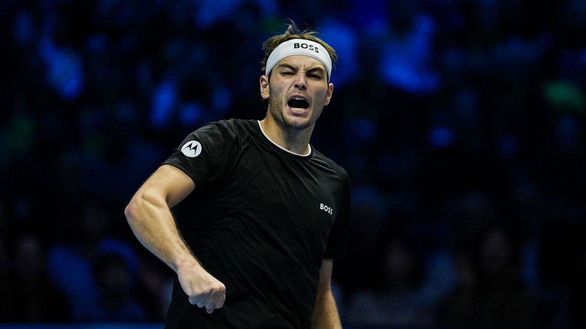 Gespannen Taylor Fritz dankt Jannik Sinner voor sportieve plicht: 'Zou anders een enorme teleurstelling zijn'