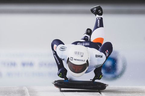 Lachend en 'head first' met 130 kilometer per uur de berg af: 'Elke keer je eigen achtbaan besturen'