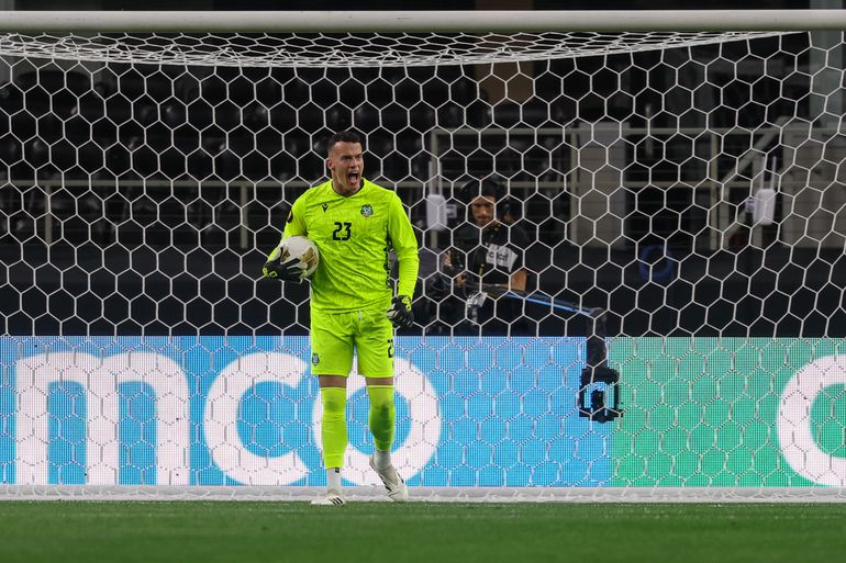 Geweldige beelden uit Suriname: dansende spelers onderdeel van gigantisch feest in Paramaribo