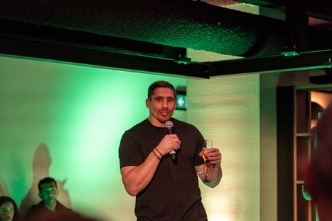 Rico Verhoeven toont angstaanjagende vecht- en acteerskills richting nieuwe uitdaging: 'Slaap lekker'