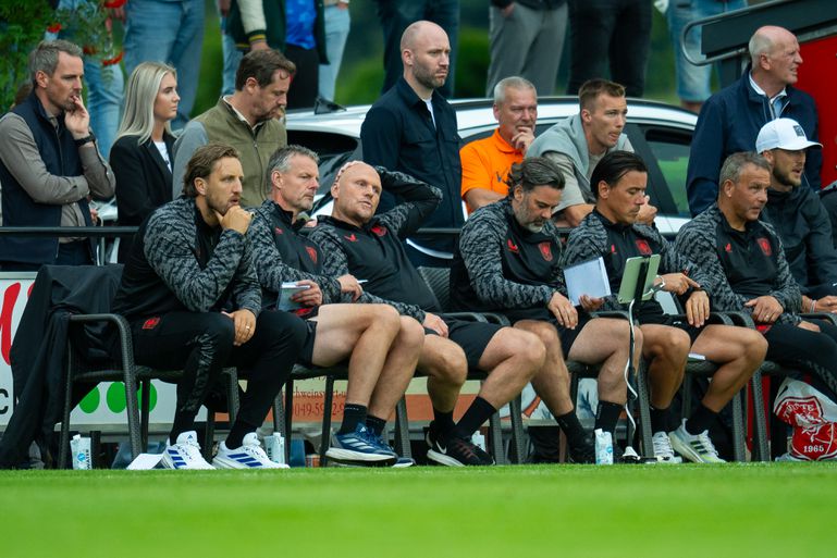 'Héél dankbare' succestrainer Spakenburg reageert op 'debuut' bij FC Twente: 'Dat is vrij uniek'