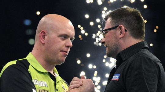 Topdarter is de sport even helemaal zat: 'Ik zie ze geld verdienen terwijl ik thuis zit'