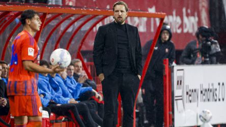'Héél dankbare' succestrainer Spakenburg reageert op 'debuut' bij FC Twente: 'Dat is vrij uniek'