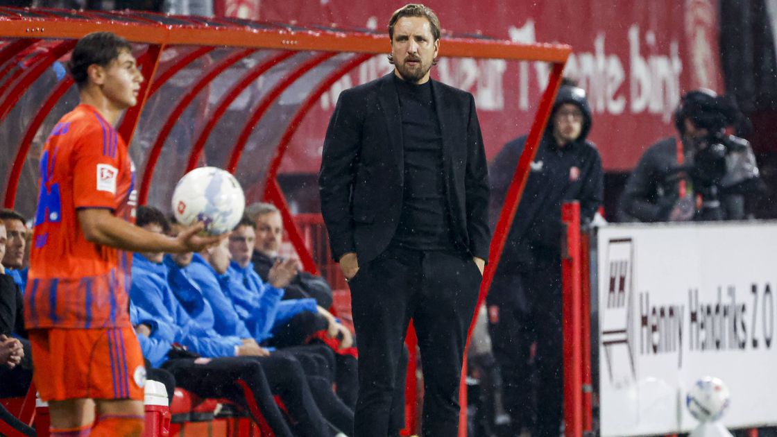 'Héél dankbare' succestrainer Spakenburg reageert op 'debuut' bij FC Twente: 'Dat is vrij uniek'