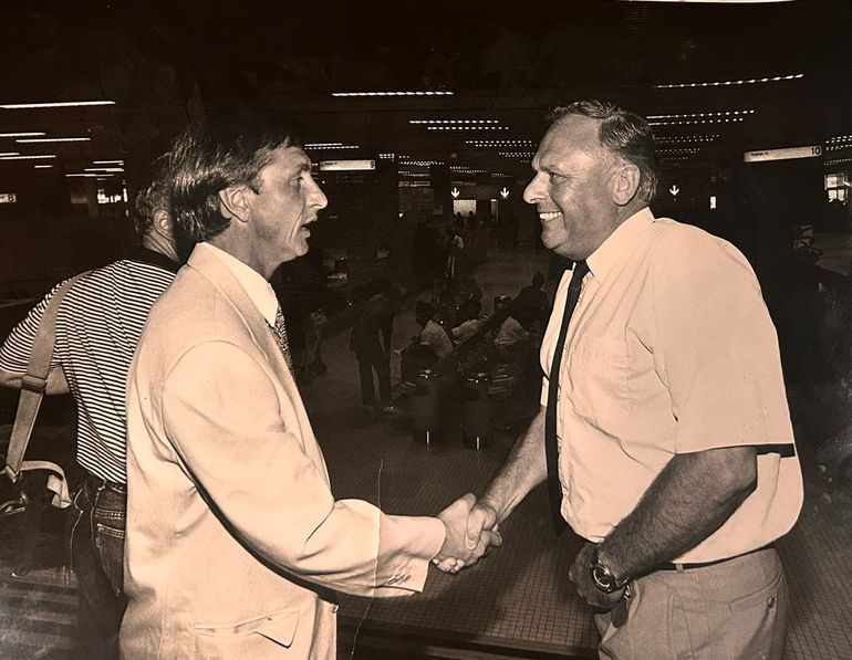Johan Cruijff betrapte huidig Ajax-trainer in de kroeg op buitenlands tripje: 'Die zijn nou nog moe'