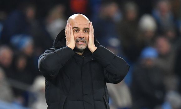 Pep Guardiola onthult ware reden van bloederige krassen op hoofd: 'Dat neem ik al twee tot drie jaar'