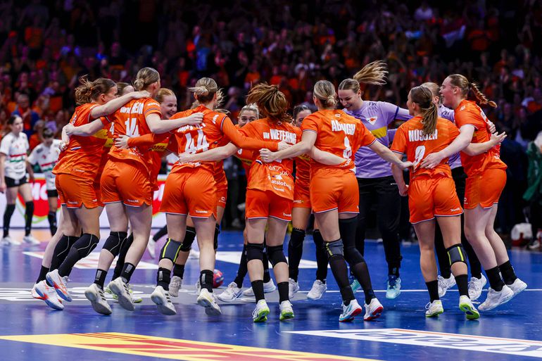 Live WK handbal | Estavana Polman en Lois Abbingh willen met brons tegen Frankrijk afscheid nemen van Oranje