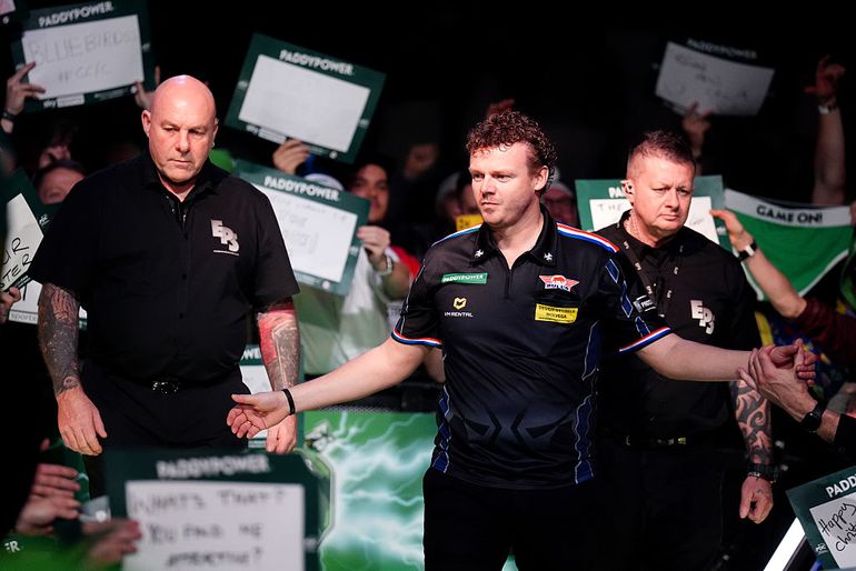 Uitslagen WK darts | Richard Veenstra verrassend uitgeschakeld door opvallende qualifier