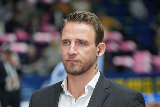 Voormalig topsporter (41) verschijnt halfnaakt in opvallende reclame: 'Aan het begin moest ik er even aan wennen'