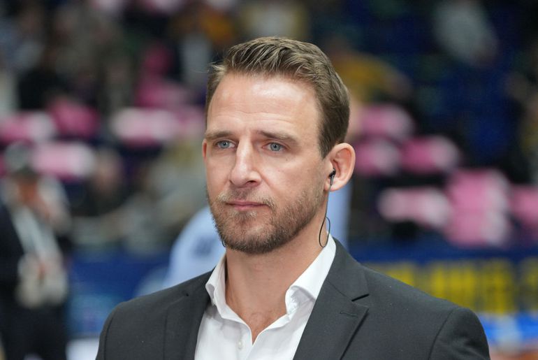 Voormalig topsporter (41) verschijnt halfnaakt in opvallende reclame: 'Aan het begin moest ik er even aan wennen'