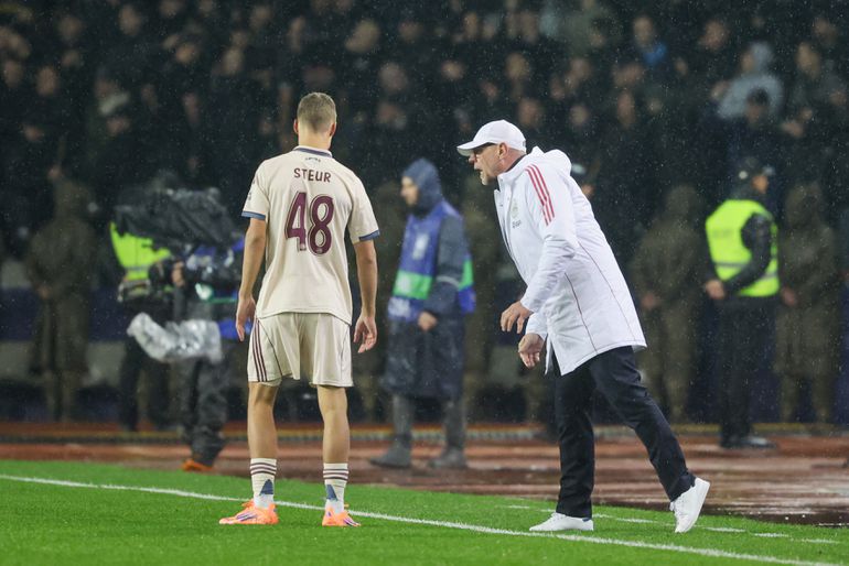Live Ajax - Feyenoord | Fred Grim kiest wederom voor jeugdspelers in de basis bij De Klassieker