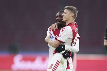 Ajax-speler met 'ander ballieritme' beslist Klassieker en deelt bijzonder foutje: 'Dat ging per ongeluk'
