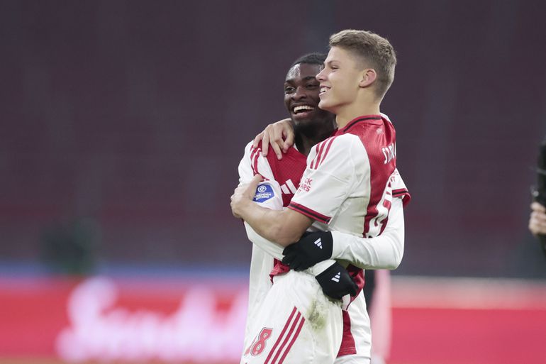 Ajax-speler met 'ander ballieritme' beslist Klassieker en deelt bijzonder foutje: 'Dat ging per ongeluk'