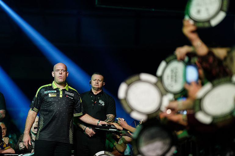 Speelschema WK darts: nog dertien Nederlanders over, elke dag minstens één landgenoot