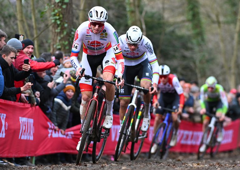 Veldrijder haalt hard uit na opvallend incident: 'Dat is toch iets anders'