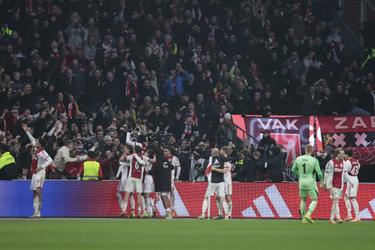 Winnend Ajax zorgt voor grote problemen bij Feyenoord en Robin van Persie
