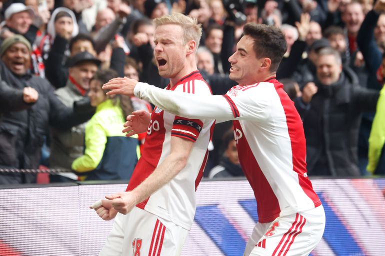 Live Eredivisie | Ajax voert de druk op tegen noodlijdend Feyenoord in heerlijke Klassieker