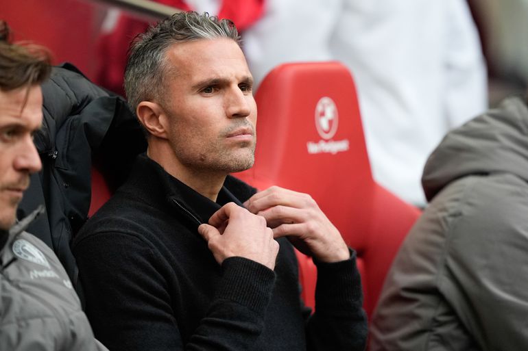 Feyenoord-trainer Robin van Persie slaat door in het voor de gek houden van de buitenwereld