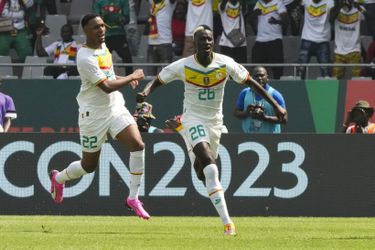 Afrika Cup 2024 | Titelverdediger Senegal rolt tiental Gambia op