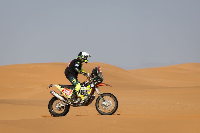 Spaanse coureur Carles Falcon (45) overleden na zware crash in Dakar Rally