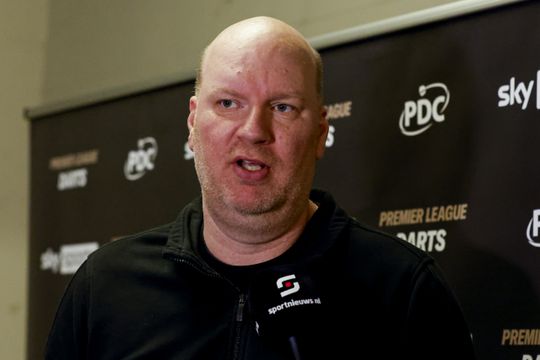 Vincent van der Voort moet zich door pijnlijke aandoening afmelden voor bijzondere dartscompetitie