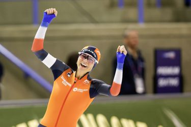 Irene Schouten schittert met goud op 3000 meter bij WK in Calgary