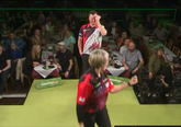 Lisa Ashton wint eindelijk van een man op een WK darts / Screenshot