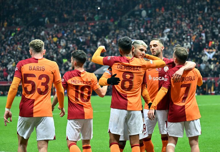 Mauro Icardi schiet Galatasaray naar overwinning in Europa League-duel vol met rode kaarten