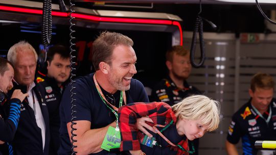 Naar Dubai verhuisde ex-coureur Robert Doornbos moet 'even slikken' van gedrag zoontje: 'Dat zal wel zeer doen'