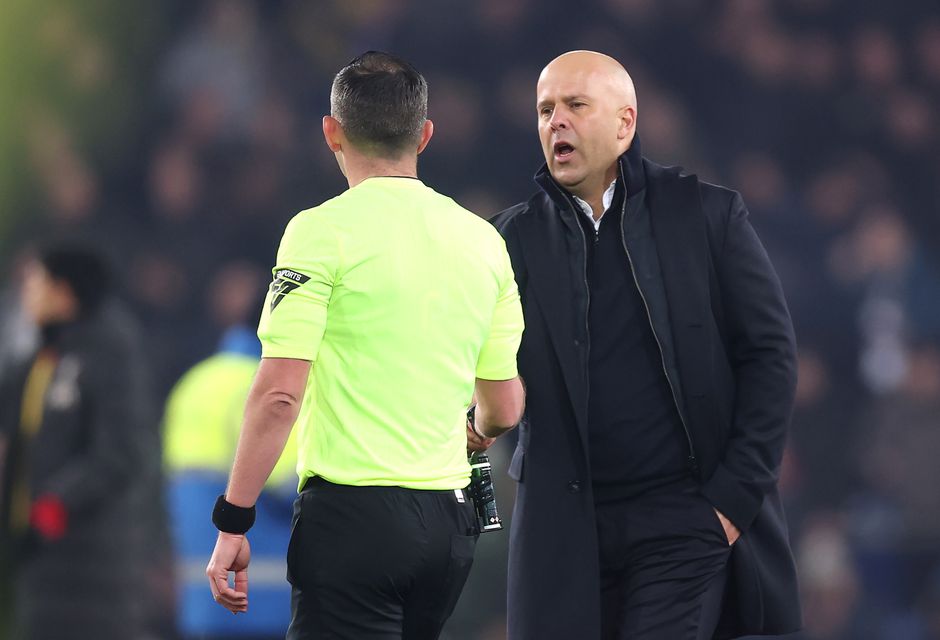 Onacceptabel gedrag van Arne Slot bij Liverpool: 'Hij maakt zichzelf klein'