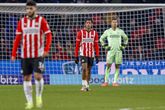 Kansen missend PSV laat opnieuw punten liggen in titelstrijd met Ajax; invaller voorkomt blamage