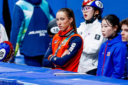 Bondscoach openhartig over passeren shorttrackster Suzanne Schulting op Winterspelen: 'Dat is bij mijn vrouw ook zo'