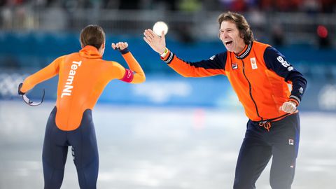 Coach Gerard van Velde euforisch over pupil Femke Kok na olympisch goud: 'Dit is mijn levenswerk'