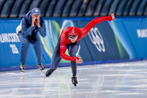 Noorse topschaatser barst plots in tranen uit na olympische 500 meter: 'Ik snap niet hoe dat mogelijk is'