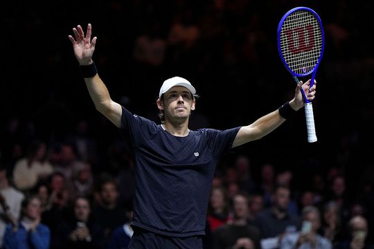 Toptennisser prijst zich dolgelukkig met eindelijk eerste zege in Rotterdam: 'Een van mijn favoriete plekken'