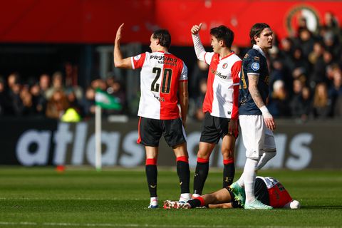 Zorgen bij Feyenoord na zware tackle op been van Oussama Targhalline, invaller Steijn blijft na rust in kleedkamer