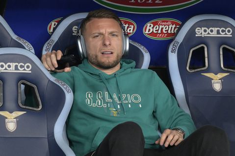Bizar moment in Italië: Lazio-spits Ciro Immobile aangevallen bij school van zijn zoontje