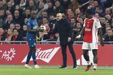 Jordan Teze en Peter Bosz in de uitwedstrijd tegen Ajax. © Pro Shots