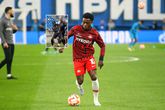Scorende Quincy Promes viert zijn goal met allerlei dubieuze poses