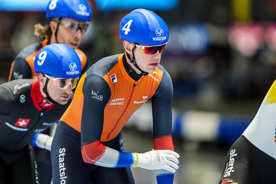 Nederland grijpt na vroege aanval net naast medaille op massastart: 'Kan mezelf wel voor mijn kop slaan'