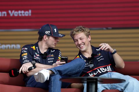 Nieuwe teamgenoot Max Verstappen leert 'rare' Nederlandse gewoonte: 'Iedereen doet alsof dat normaal is'