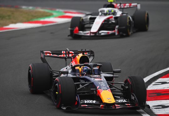 Nieuw drama Formule 1-fenomeen Max Verstappen in China, Mercedes steelt de show
