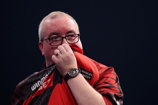 Topdarter Stephen Bunting doet schokkende bekentenis over gitzwarte periode: 'Ik was er kapot van'
