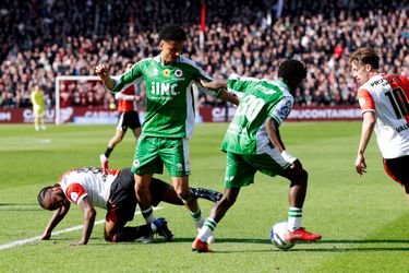Feyenoord-fans komen met duidelijke protestactie na verzoek van coach Robin van Persie