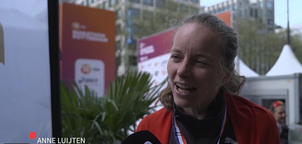 Marathonkampioen Anne Luijten geeft Rotterdammers een pluim: 'Hebben me over de finish geschreeuwd'