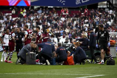 Premier League debutant hard naar de grond na botsing met oud-Ajacied, jongeling uit het ziekenhuis ontslagen